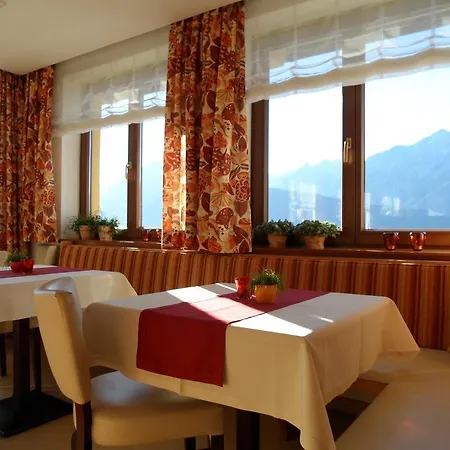 加尼里贾纳酒店 3* 韦伯格